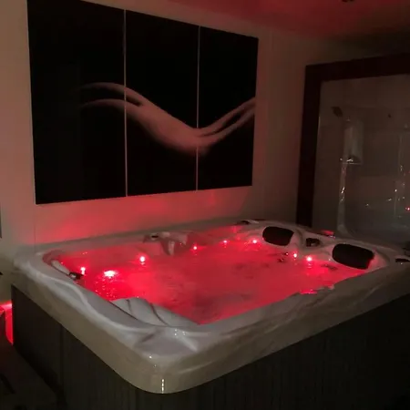 Spabyelleetlui Spa Rouge Ou Bleu Mouscron Exterior photo