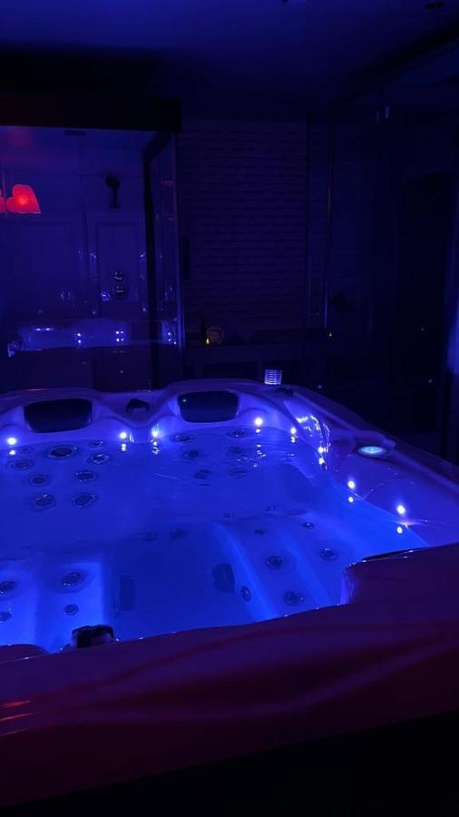 Spabyelleetlui Rouge Ou Bleu Love hotel