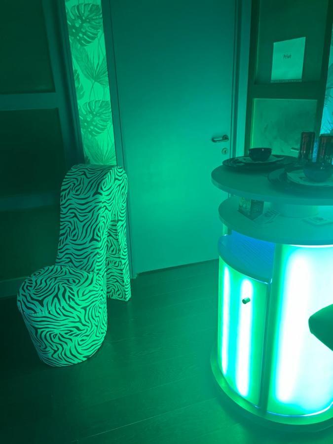 Spabyelleetlui Rouge Ou Bleu Love hotel Mouscron