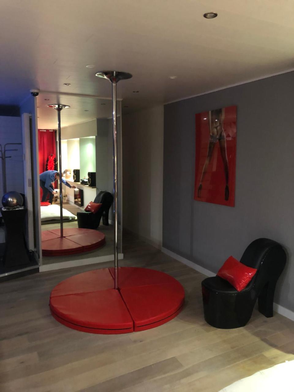 Love hotel Spabyelleetlui Rouge Ou Bleu Mouscron