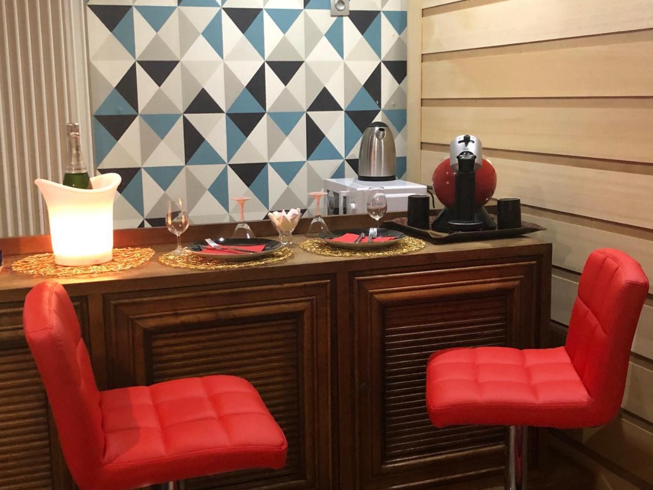 Love hotel Spabyelleetlui Rouge Ou Bleu Mouscron